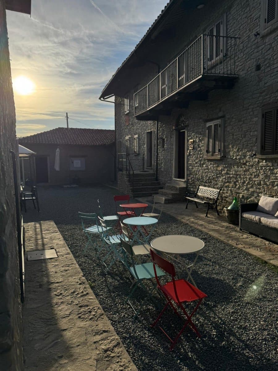 Cortile interno al tramonto